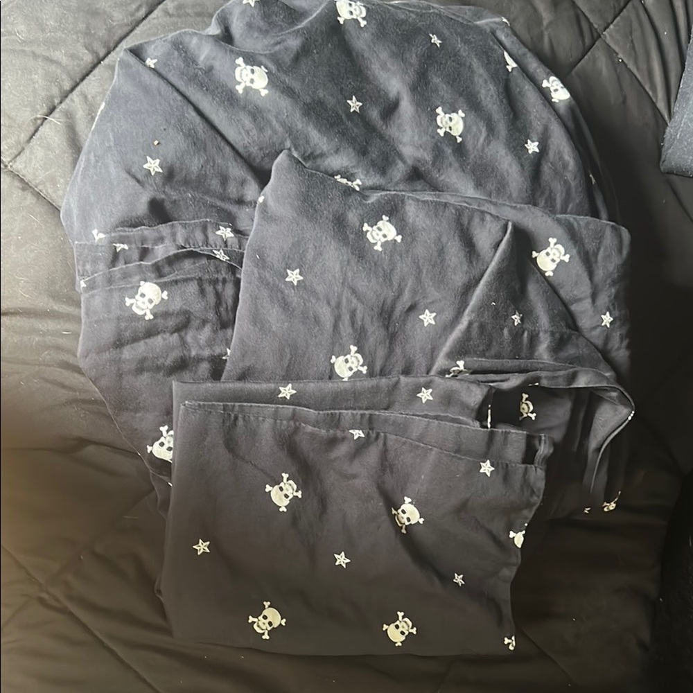Donating 6/1/26 SIN IN LINEN twin sheet set in GUC.